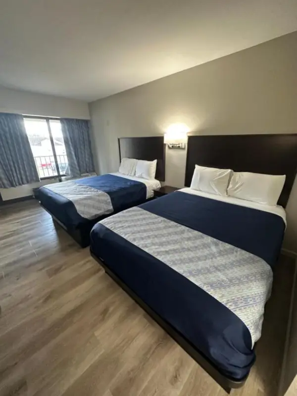 Oakwood Inn 10