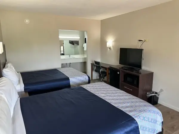 Oakwood Inn 4