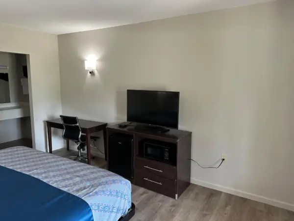 Oakwood Inn 7