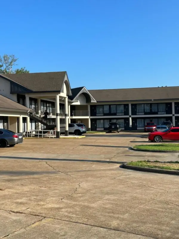Oakwood Inn 9
